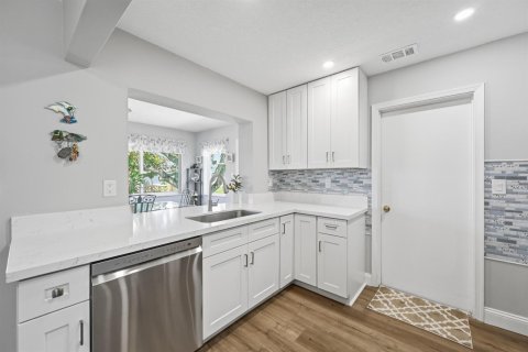 House in Tamarac, Florida 2 bedrooms, 100.52 sq.m. № 2245738 - photo 8
