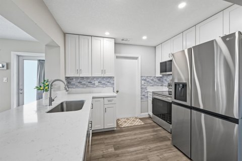 House in Tamarac, Florida 2 bedrooms, 100.52 sq.m. № 2245738 - photo 7