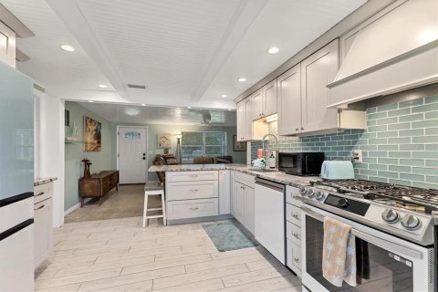 House in Sarasota, Florida 3 bedrooms, 106.28 sq.m. № 1438696 - photo 13