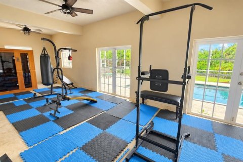 House in Fort Myers, Florida 5 bedrooms, 469.25 sq.m. № 2415464 - photo 25