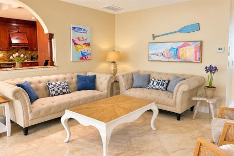 House in Fort Myers, Florida 5 bedrooms, 469.25 sq.m. № 2415464 - photo 9