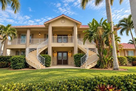 House in Fort Myers, Florida 5 bedrooms, 469.25 sq.m. № 2415464
