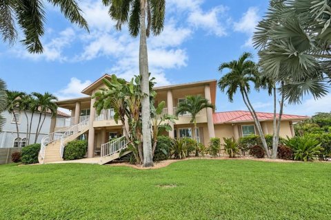 House in Fort Myers, Florida 5 bedrooms, 469.25 sq.m. № 2415464 - photo 2