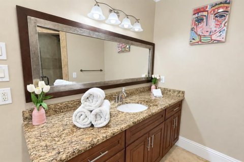 House in Fort Myers, Florida 5 bedrooms, 469.25 sq.m. № 2415464 - photo 20