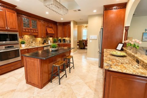 House in Fort Myers, Florida 5 bedrooms, 469.25 sq.m. № 2415464 - photo 3