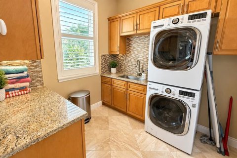 House in Fort Myers, Florida 5 bedrooms, 469.25 sq.m. № 2415464 - photo 29