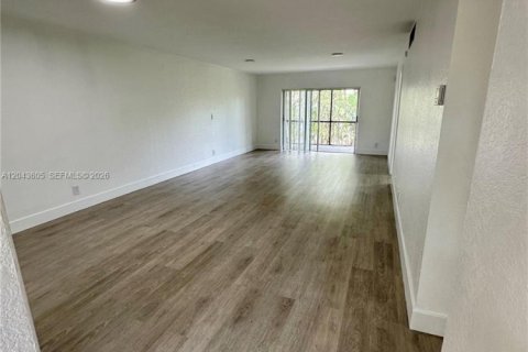 Apartment in Lauderhill, Florida 2 bedrooms, 104.98 sq.m. № 2252255 - photo 7