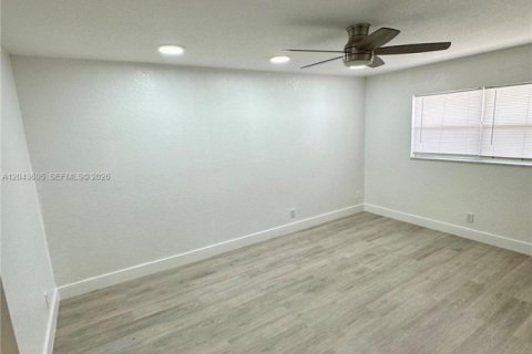 Apartment in Lauderhill, Florida 2 bedrooms, 104.98 sq.m. № 2252255 - photo 15