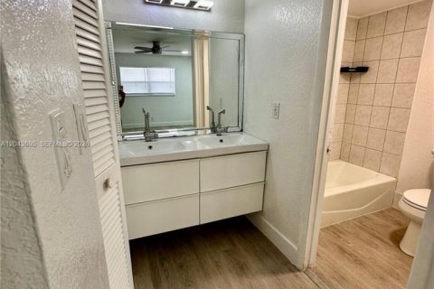 Apartment in Lauderhill, Florida 2 bedrooms, 104.98 sq.m. № 2252255 - photo 11
