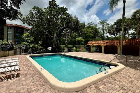 Apartment in Lauderhill, Florida 2 bedrooms, 104.98 sq.m. № 2252255 - photo 20