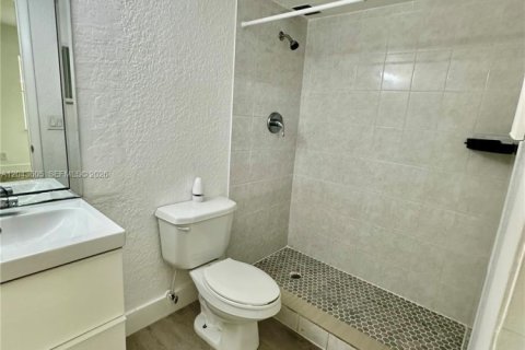 Apartment in Lauderhill, Florida 2 bedrooms, 104.98 sq.m. № 2252255 - photo 14