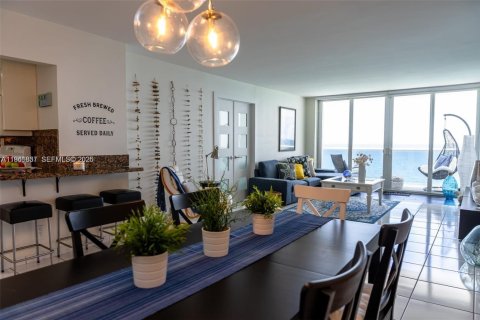 Снять в аренду кондоминиум в Халландейл-Бич, Флорида 2 спальни, 100.33м2, № 1999058 - фото 8