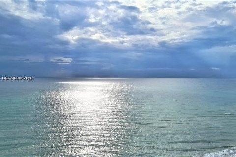 Снять в аренду кондоминиум в Халландейл-Бич, Флорида 2 спальни, 100.33м2, № 1999058 - фото 3