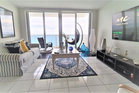 Снять в аренду кондоминиум в Халландейл-Бич, Флорида 2 спальни, 100.33м2, № 1999058 - фото 6