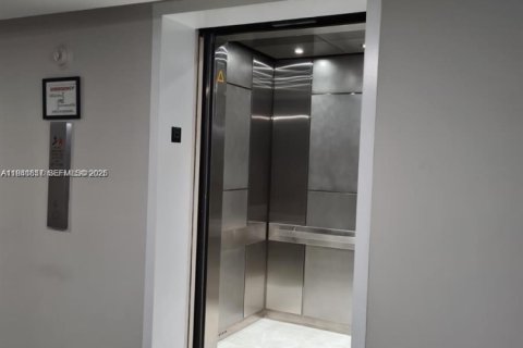 Снять в аренду кондоминиум в Халландейл-Бич, Флорида 2 спальни, 100.33м2, № 1999058 - фото 21