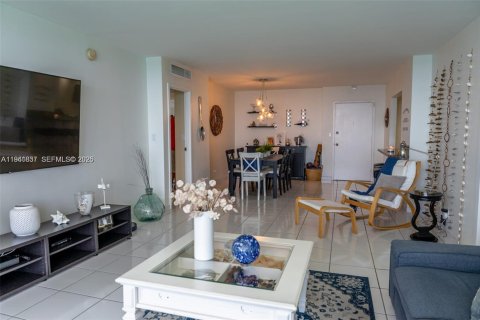 Снять в аренду кондоминиум в Халландейл-Бич, Флорида 2 спальни, 100.33м2, № 1999058 - фото 10