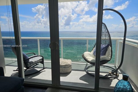 Снять в аренду кондоминиум в Халландейл-Бич, Флорида 2 спальни, 100.33м2, № 1999058 - фото 5