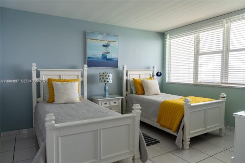 Снять в аренду кондоминиум в Халландейл-Бич, Флорида 2 спальни, 100.33м2, № 1999058 - фото 16