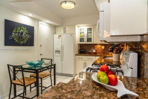 Снять в аренду кондоминиум в Халландейл-Бич, Флорида 2 спальни, 100.33м2, № 1999058 - фото 13