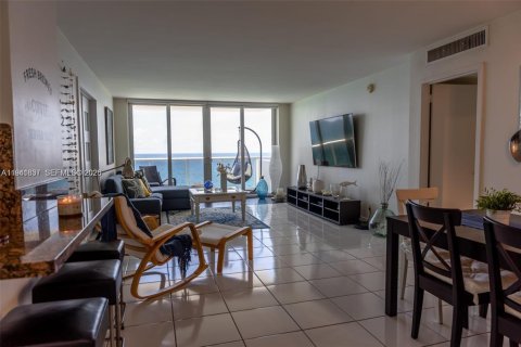 Снять в аренду кондоминиум в Халландейл-Бич, Флорида 2 спальни, 100.33м2, № 1999058 - фото 9