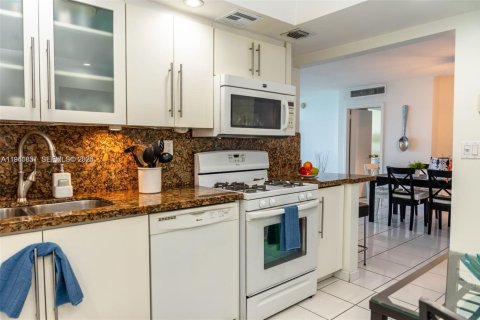 Снять в аренду кондоминиум в Халландейл-Бич, Флорида 2 спальни, 100.33м2, № 1999058 - фото 11