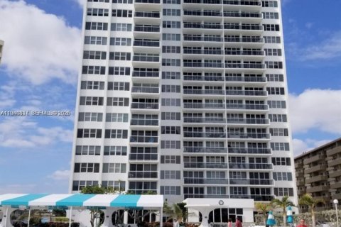 Снять в аренду кондоминиум в Халландейл-Бич, Флорида 2 спальни, 100.33м2, № 1999058 - фото 2