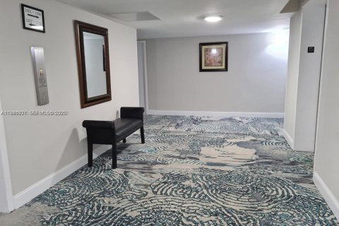 Снять в аренду кондоминиум в Халландейл-Бич, Флорида 2 спальни, 100.33м2, № 1999058 - фото 20