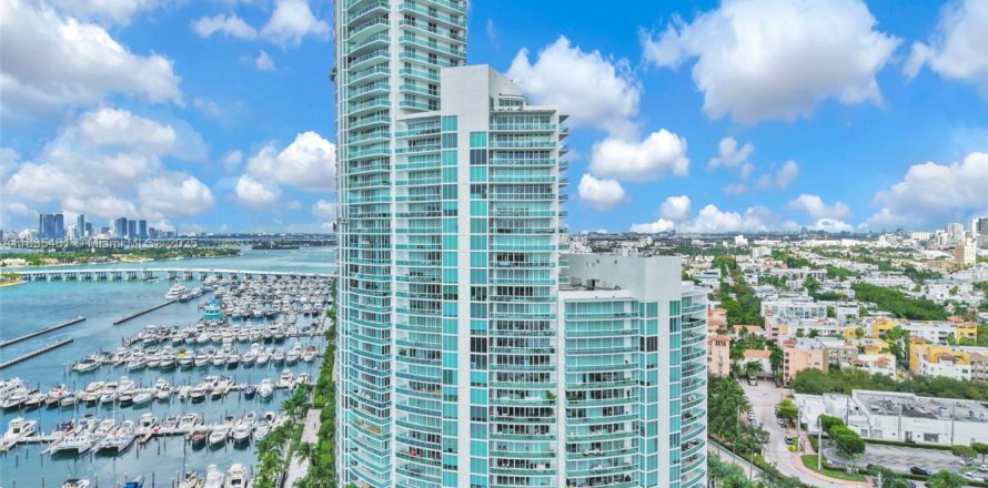 Кондоминиум с 1 спальней в Майами-Бич, Флорида № 2055378