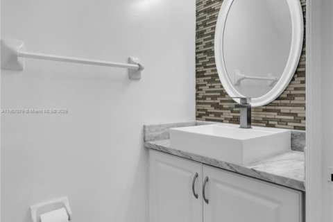 Снять в аренду таунхаус в Майами, Флорида 3 спальни, 120.77м2, № 1963807 - фото 11