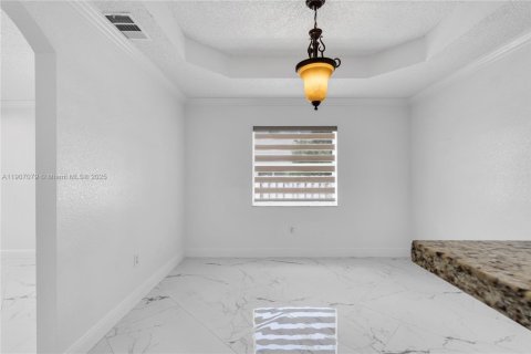 Снять в аренду таунхаус в Майами, Флорида 3 спальни, 120.77м2, № 1963807 - фото 16