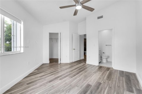 Снять в аренду таунхаус в Майами, Флорида 3 спальни, 120.77м2, № 1963807 - фото 25