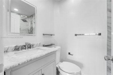 Снять в аренду таунхаус в Майами, Флорида 3 спальни, 120.77м2, № 1963807 - фото 29