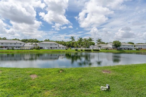 Снять в аренду таунхаус в Майами, Флорида 3 спальни, 120.77м2, № 1963807 - фото 24