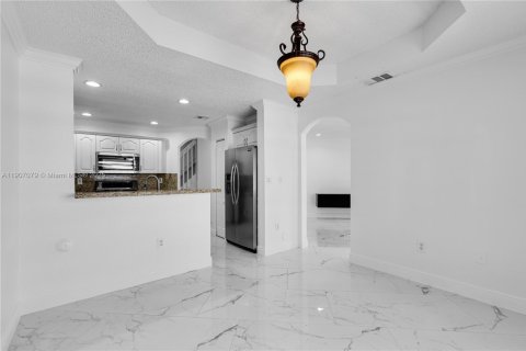 Снять в аренду таунхаус в Майами, Флорида 3 спальни, 120.77м2, № 1963807 - фото 15