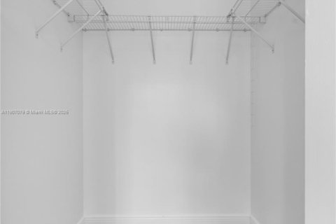 Снять в аренду таунхаус в Майами, Флорида 3 спальни, 120.77м2, № 1963807 - фото 28