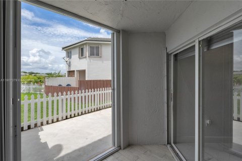 Снять в аренду таунхаус в Майами, Флорида 3 спальни, 120.77м2, № 1963807 - фото 18