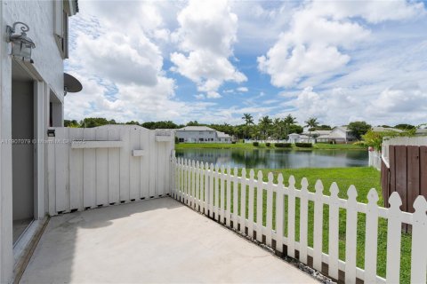 Снять в аренду таунхаус в Майами, Флорида 3 спальни, 120.77м2, № 1963807 - фото 21