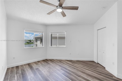 Снять в аренду таунхаус в Майами, Флорида 3 спальни, 120.77м2, № 1963807 - фото 27