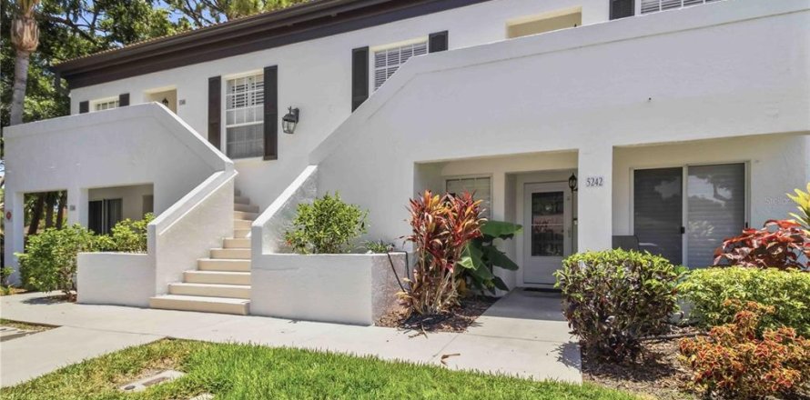 Condo in Sarasota, Florida, 2 bedrooms № 2151516