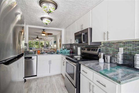 Condo in Sarasota, Florida, 2 bedrooms № 2151516 - photo 6