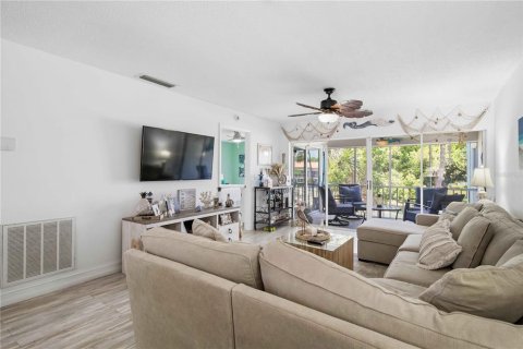 Condo in Sarasota, Florida, 2 bedrooms № 2151516 - photo 13