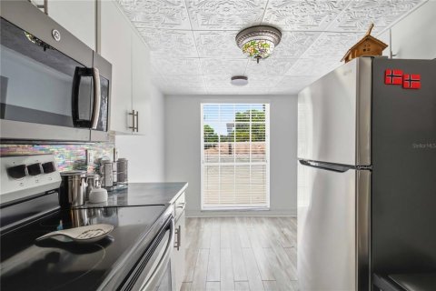Condo in Sarasota, Florida, 2 bedrooms № 2151516 - photo 5
