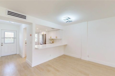 Condo in Hallandale Beach, Florida, 1 bedroom  № 2069482 - photo 4