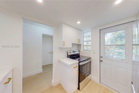 Condo in Hallandale Beach, Florida, 1 bedroom  № 2069482 - photo 17