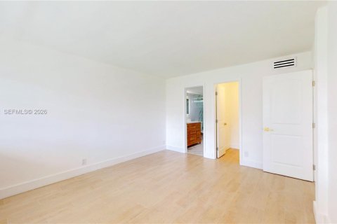 Condo in Hallandale Beach, Florida, 1 bedroom  № 2069482 - photo 29