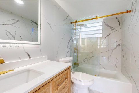 Condo in Hallandale Beach, Florida, 1 bedroom  № 2069482 - photo 23