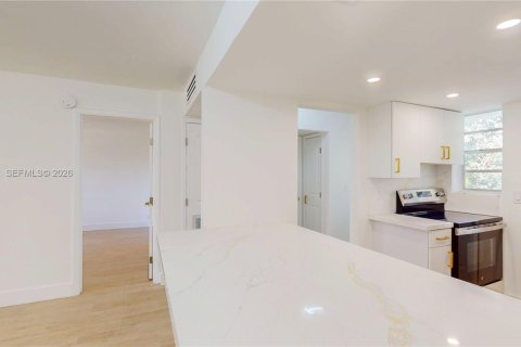 Condo in Hallandale Beach, Florida, 1 bedroom  № 2069482 - photo 14