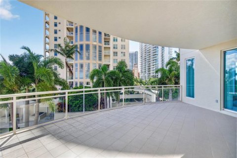 Condominio en venta en Saint Petersburg, Florida, 3 dormitorios, 340.02 m2 № 2420453 - foto 27