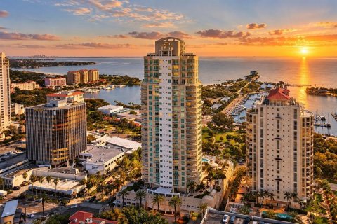 Condominio en Saint Petersburg, Florida, 3 dormitorios  № 2420453