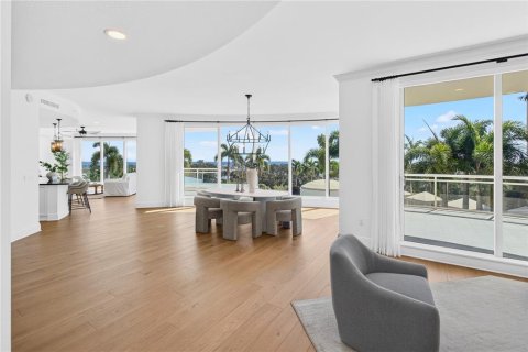 Condominio en venta en Saint Petersburg, Florida, 3 dormitorios, 340.02 m2 № 2420453 - foto 18